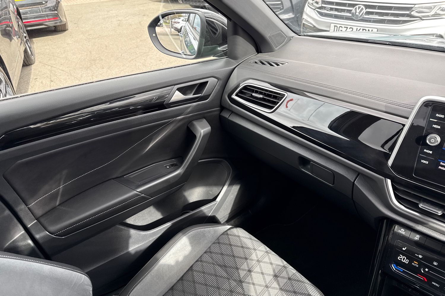 Used Volkswagen T-Roc 2023 for sale - 78016320: Photo 20