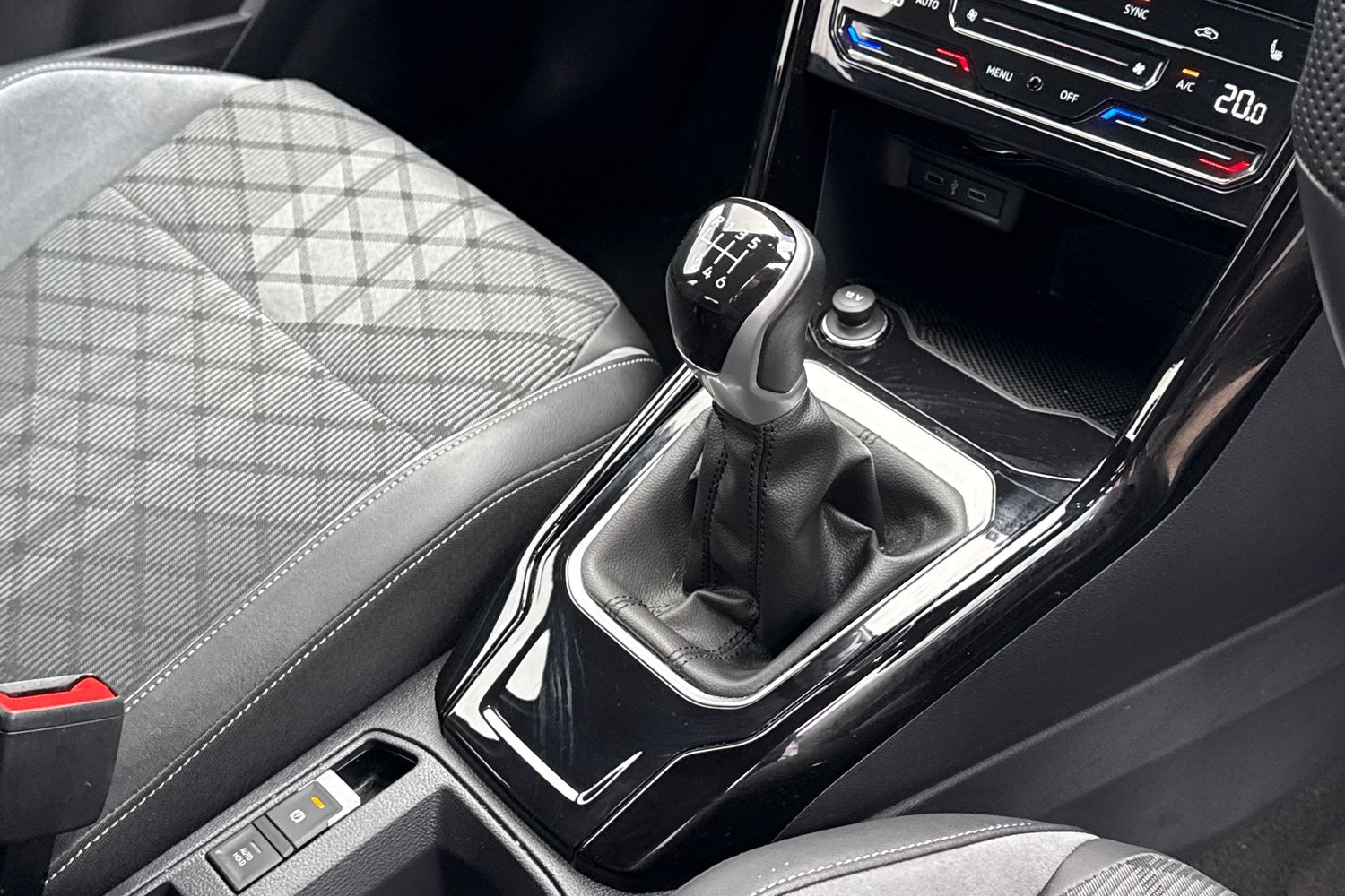 Used Volkswagen T-Roc 2023 for sale - 78016320: Photo 23