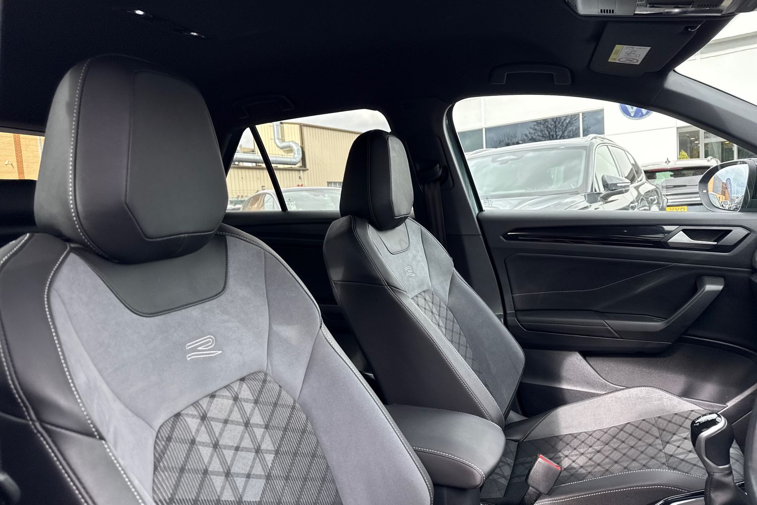 Used Volkswagen T-Roc 2023 for sale - 78016320: Photo 24