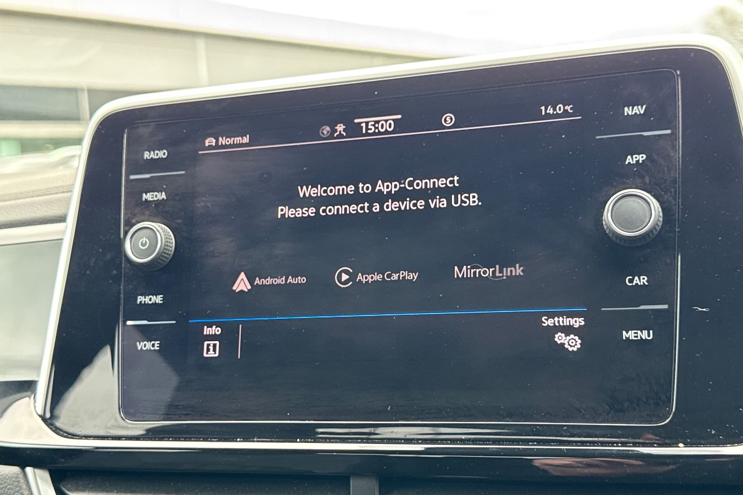 Used Volkswagen T-Roc 2023 for sale - 78016320: Photo 30