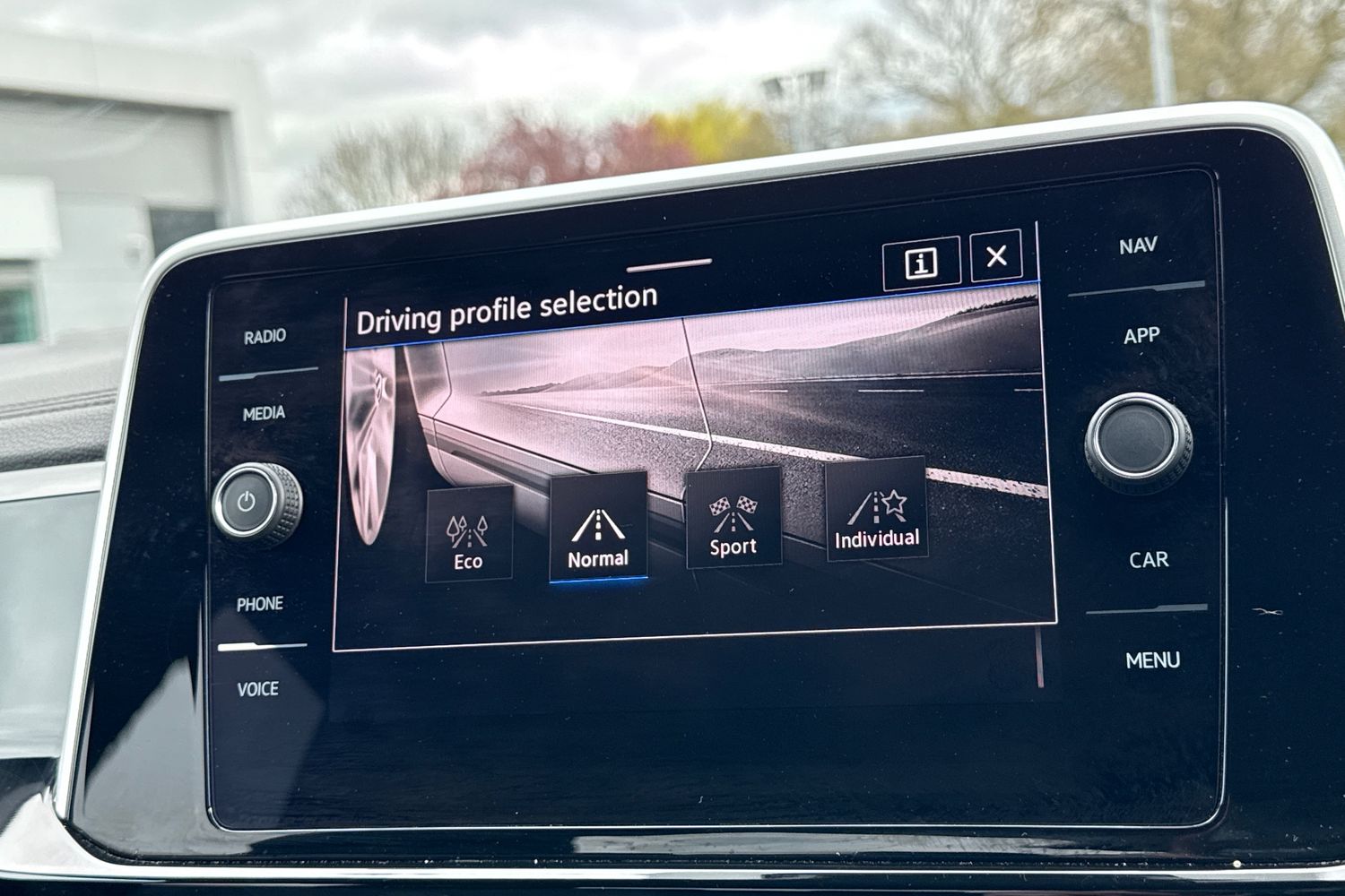 Used Volkswagen T-Roc 2023 for sale - 78016320: Photo 32