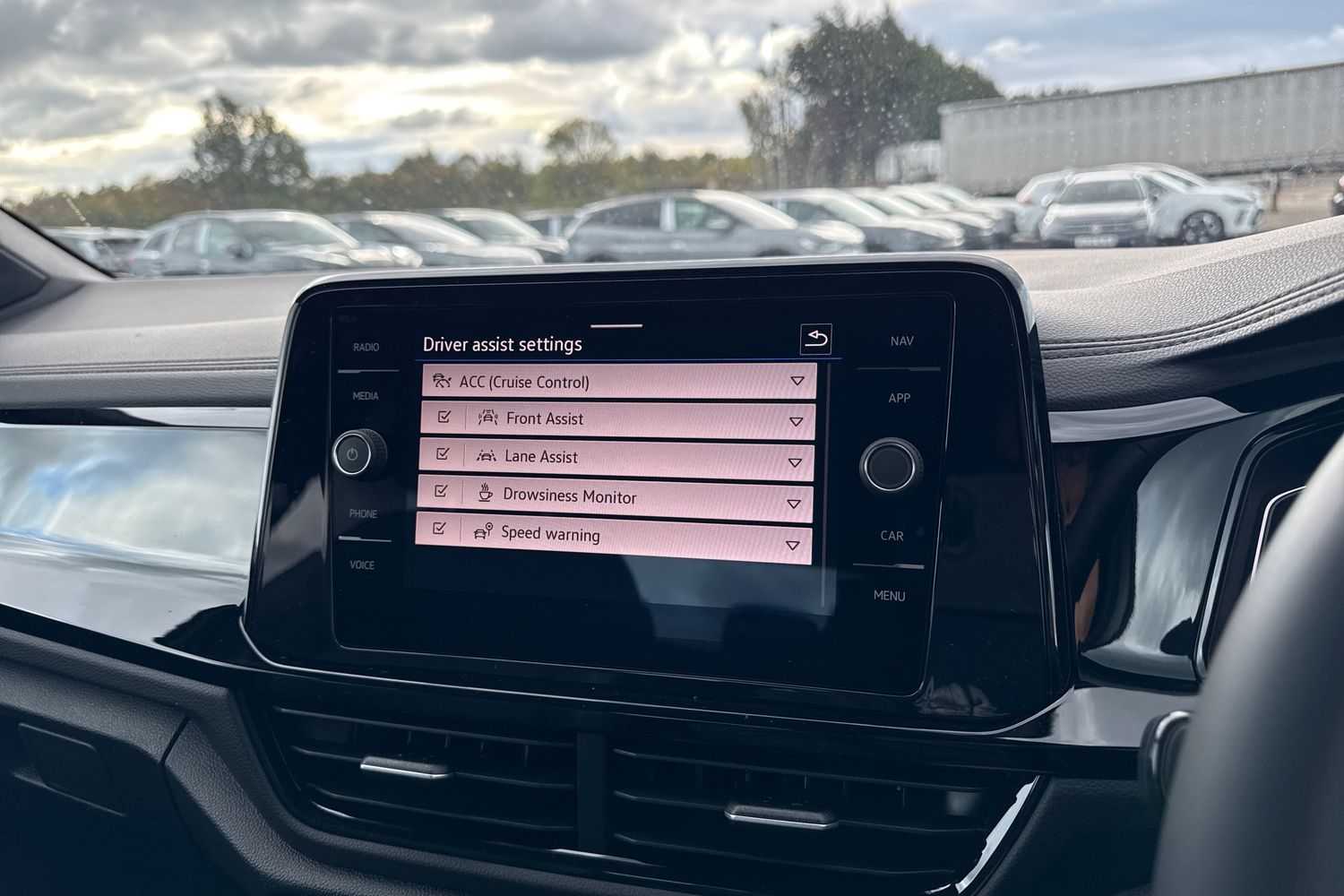Used Volkswagen T-Roc 2025 for sale - 76374726: Photo 51