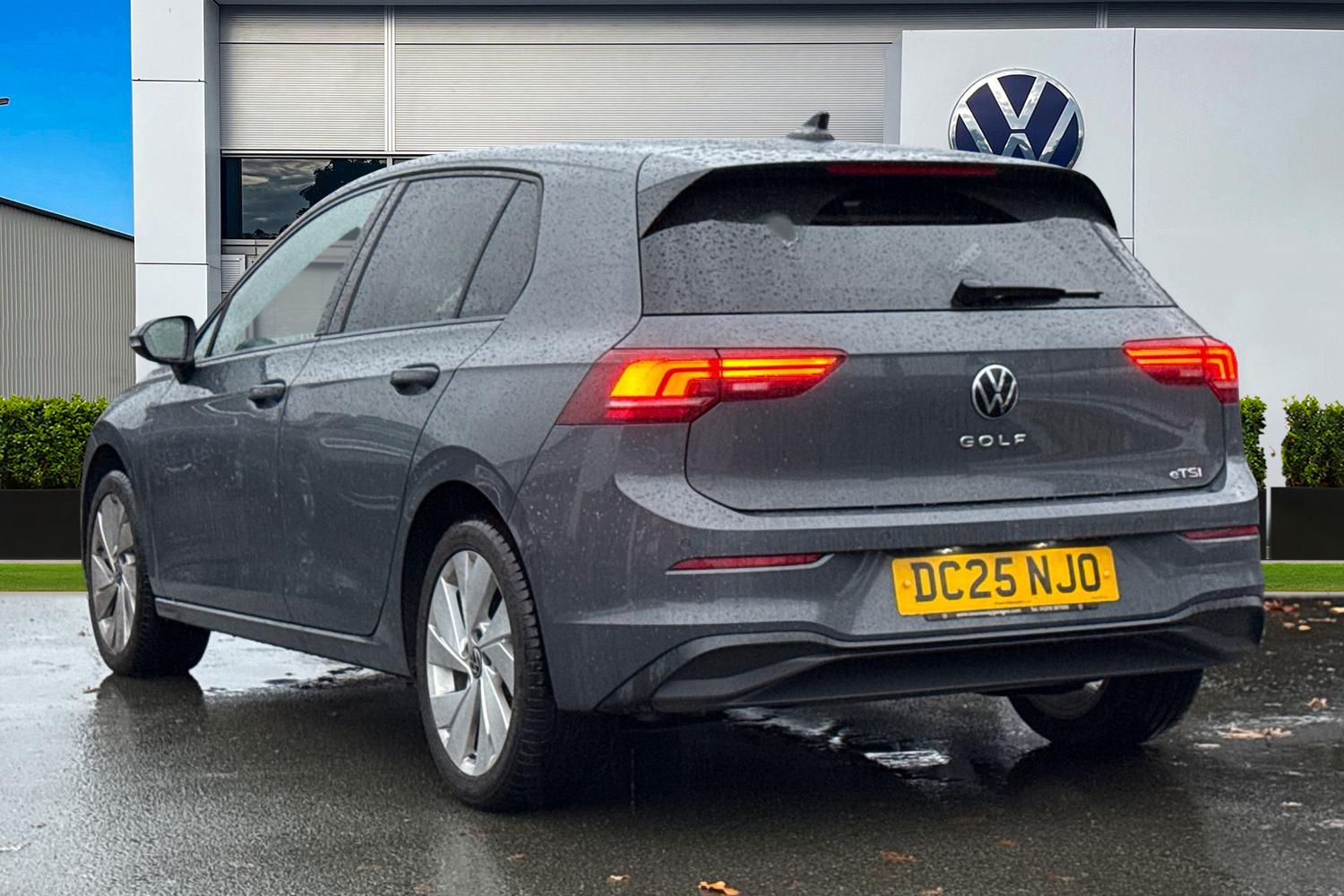 Used Volkswagen Golf 2025 for sale - 76588053: Photo 2