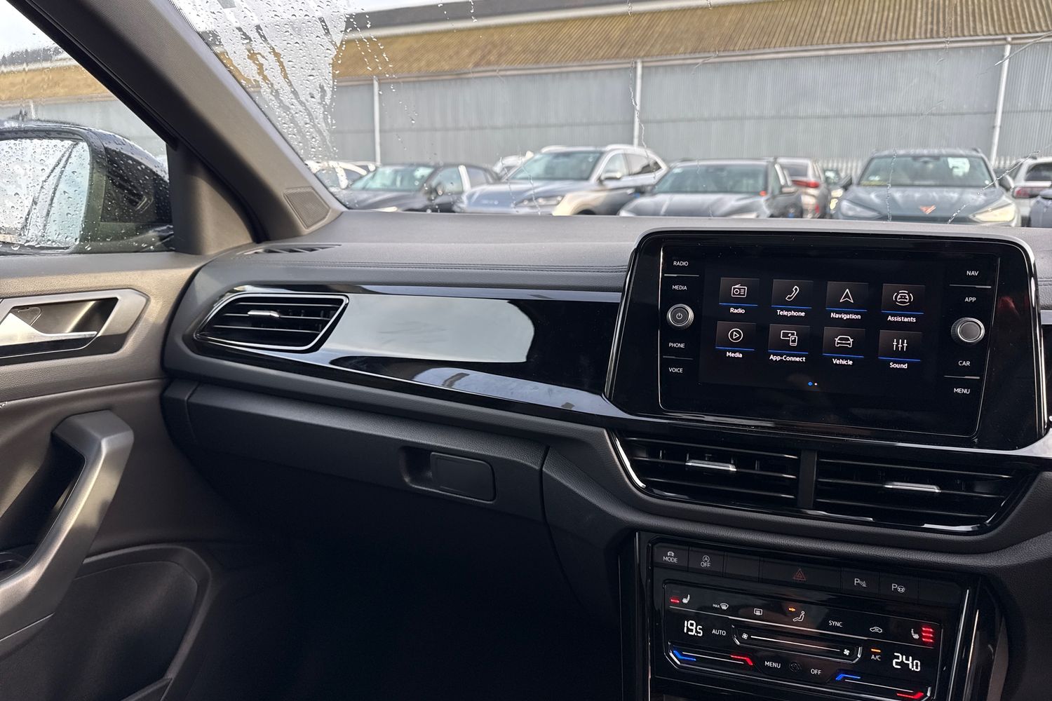 Used Volkswagen T-Roc 2025 for sale - 76985294: Photo 19