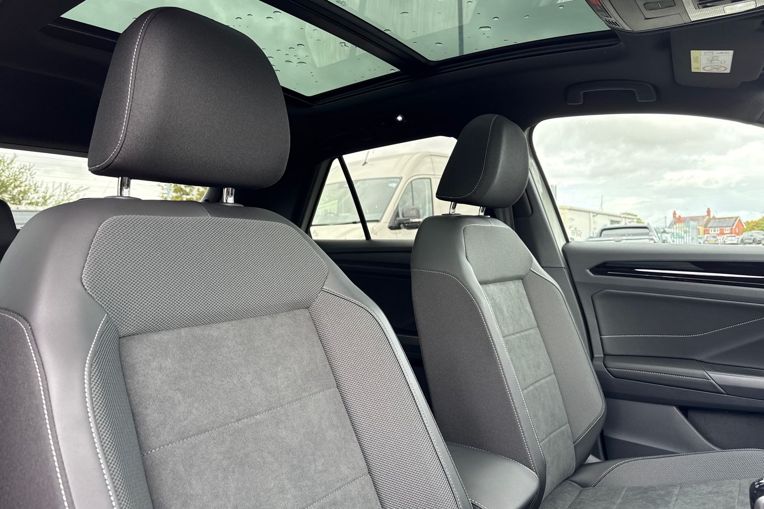 Used Volkswagen T-Roc 2025 for sale - 76805338: Photo 23