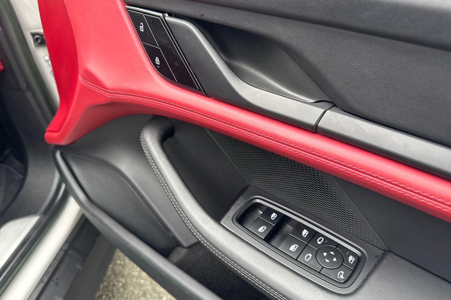 Used Porsche Taycan 2022 for sale - 77390120: Photo 21