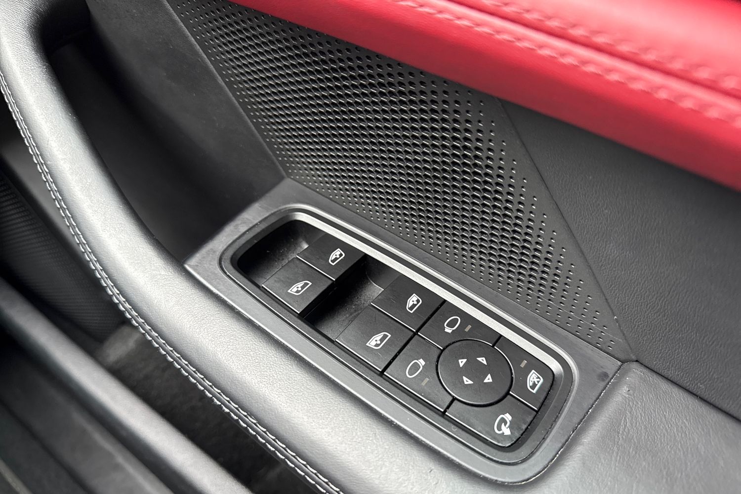 Used Porsche Taycan 2022 for sale - 77390120: Photo 25