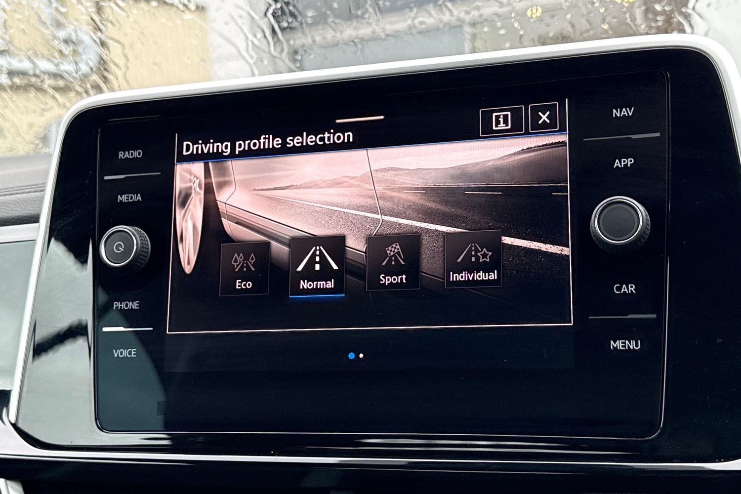 Used Volkswagen T-Roc 2025 for sale - 76526963: Photo 32