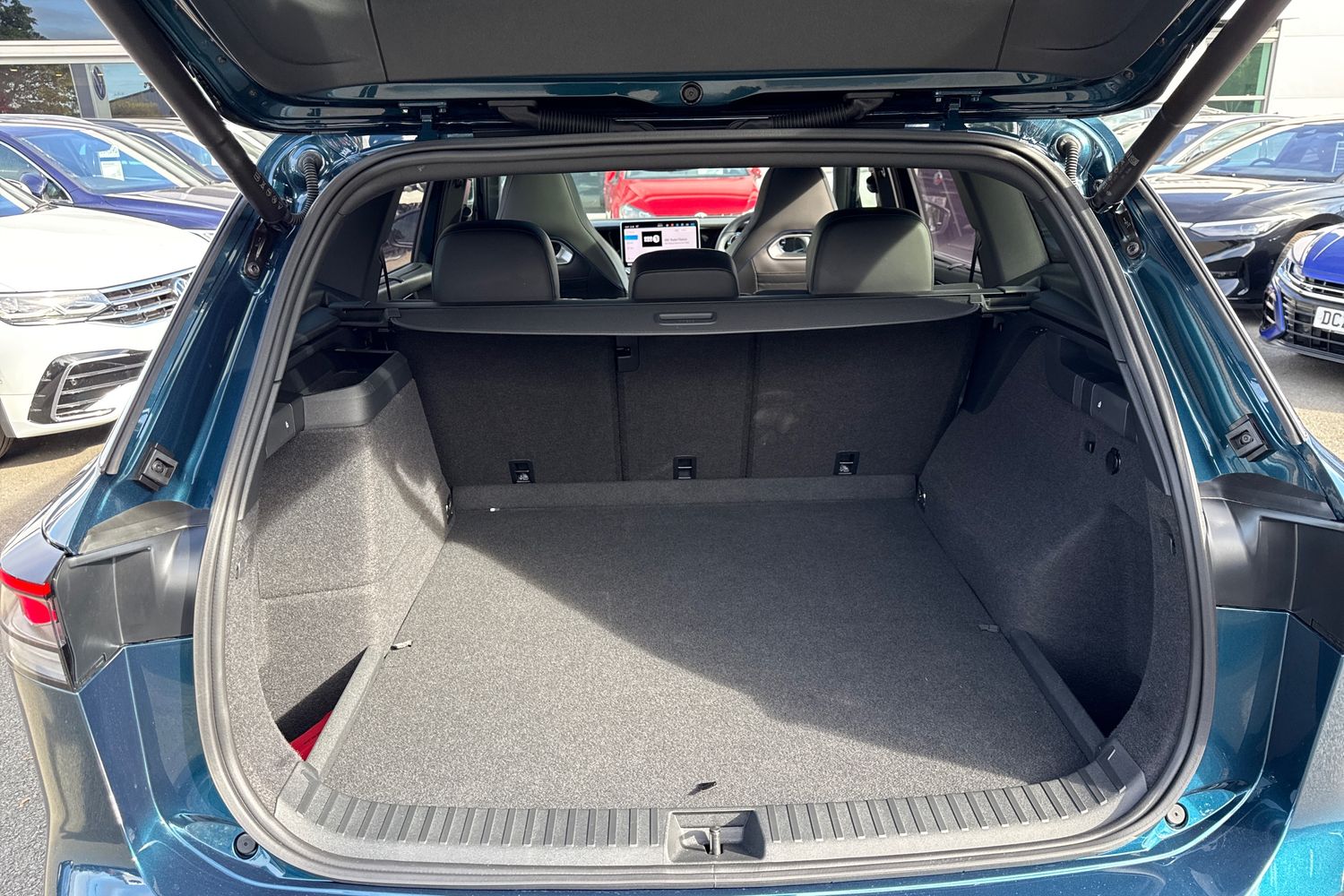 Used Volkswagen Touran 2025 for sale - 76186037: Photo 7