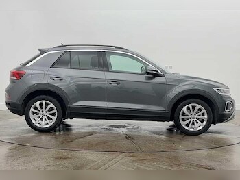 Used Volkswagen T-Roc 2025 for sale - 77812625: Photo