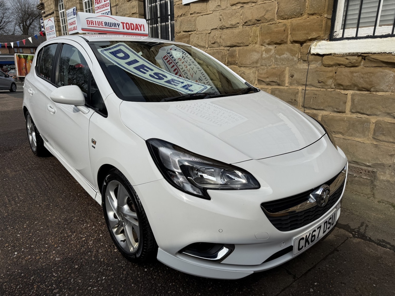 Used Vauxhall Corsa 2017 for sale - 77953973: Photo 2