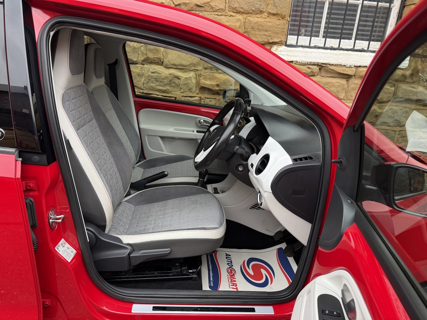 Used Volkswagen up! 2017 for sale - 77508452: Photo 19