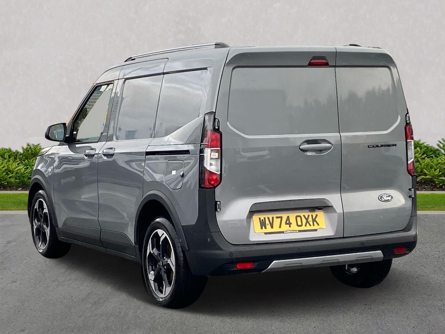 Used Ford Transit Courier 2024 for sale - 76353605: Photo 2