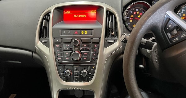 Used Vauxhall Astra 2012 for sale - 76282687: Photo 11