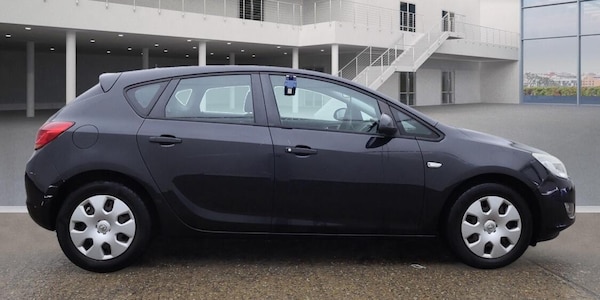 Used Vauxhall Astra 2012 for sale - 76282687: Photo 2