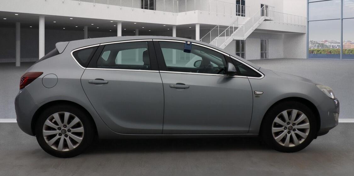 Used Vauxhall Astra 2011 for sale - 76175583: Photo 2
