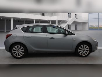 Used Vauxhall Astra 2011 for sale - 76175583: Photo 2