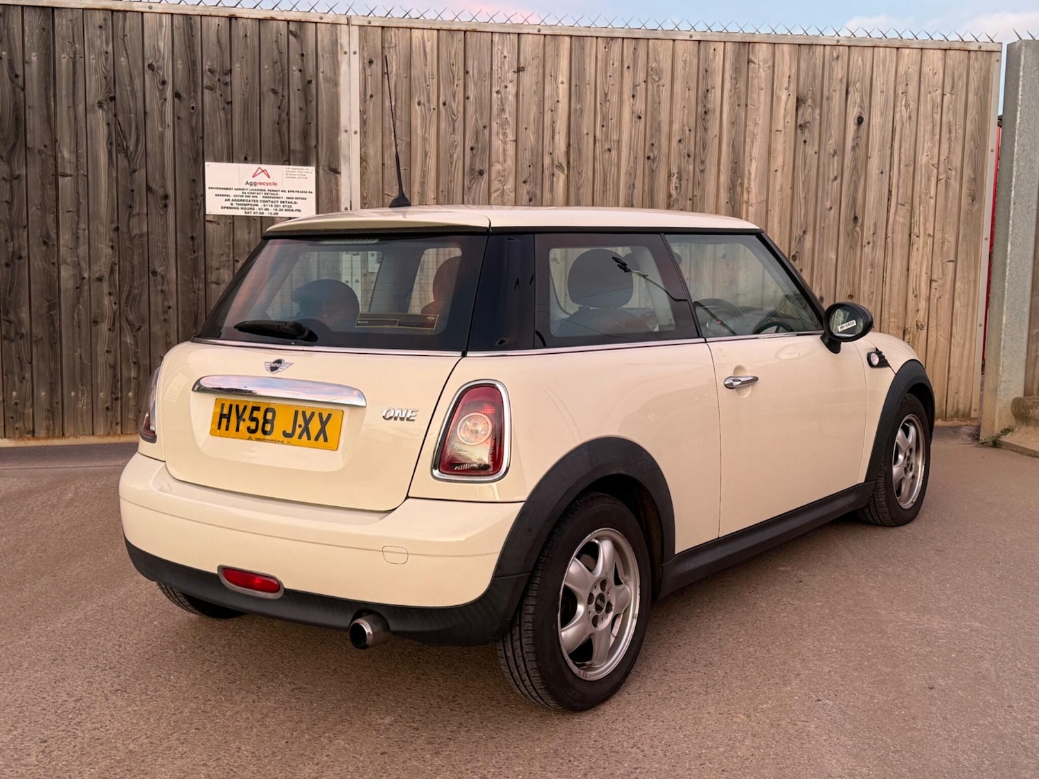 Used MINI Hatch 2008 for sale - 76175125: Photo 4
