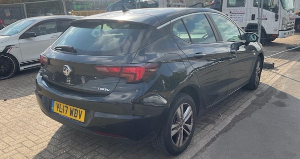 Used Vauxhall Astra 2017 for sale - 76282649: Photo 2