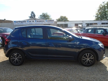 Used Dacia Sandero 2017 for sale - 76131023: Photo 2