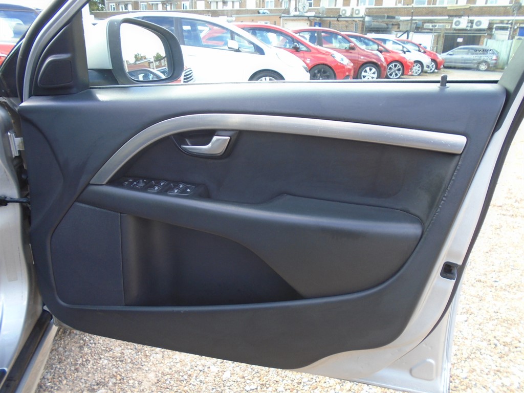 Used Volvo V70 2009 for sale - 76104528: Photo 13