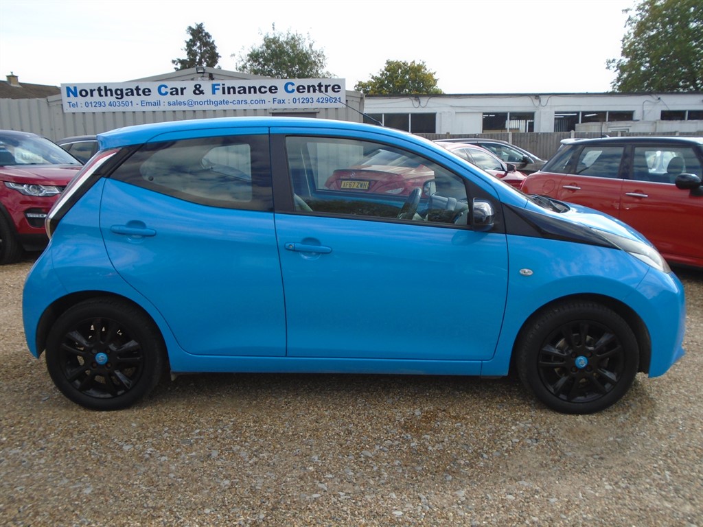 Used Toyota AYGO 2015 for sale - 75972677: Photo 2