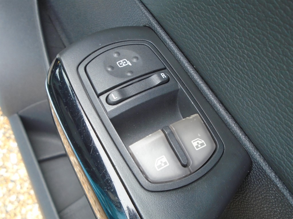 Used Vauxhall Corsa 2010 for sale - 76466636: Photo 28