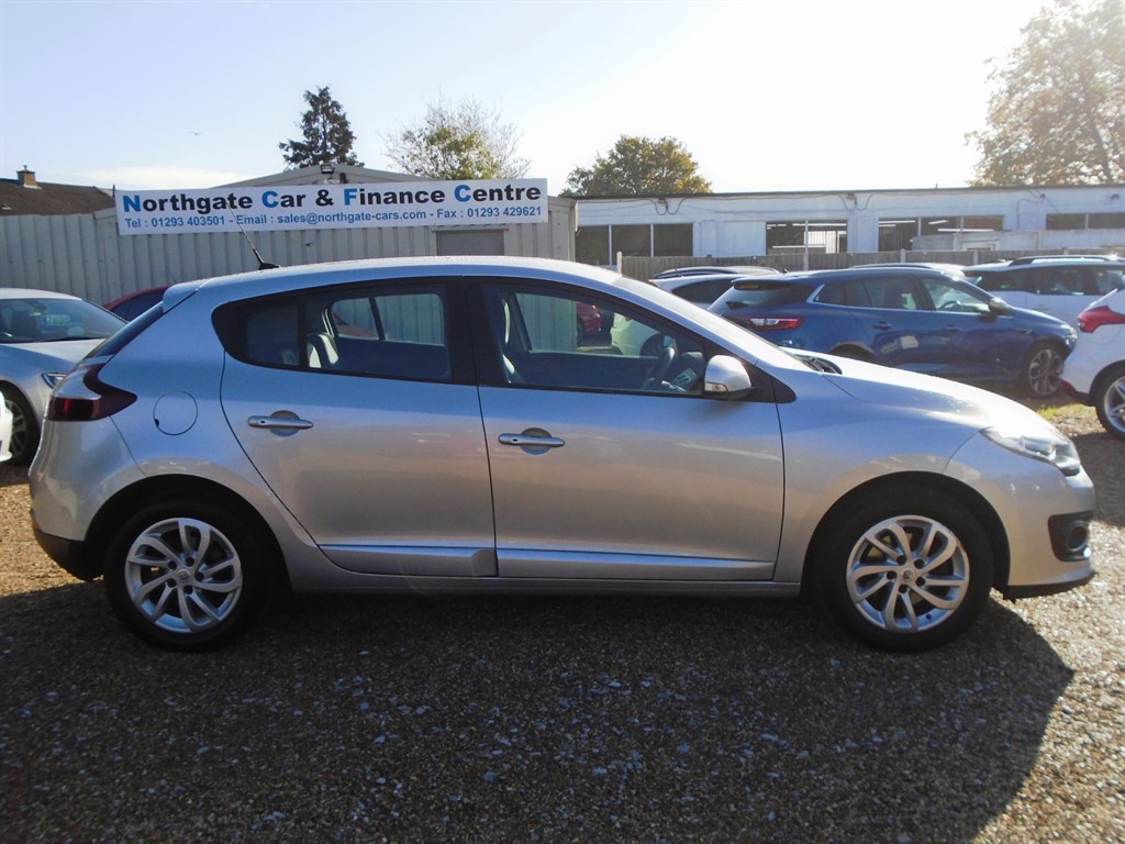 Used Renault Megane 2015 for sale - 76438240: Photo 2