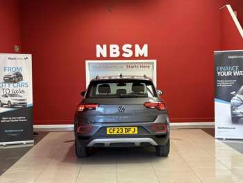 Used Volkswagen T-Roc 2023 for sale - 74502036: Photo