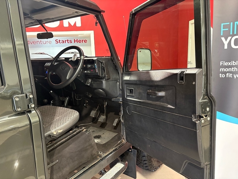 Used Land Rover Defender 2004 for sale - 77172794: Photo 5