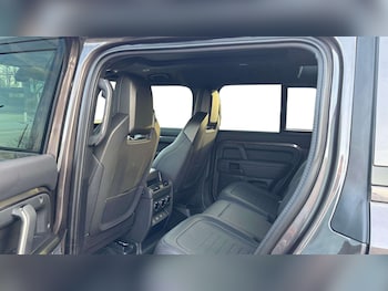 Used Land Rover Defender 2025 for sale - 79040279: Photo