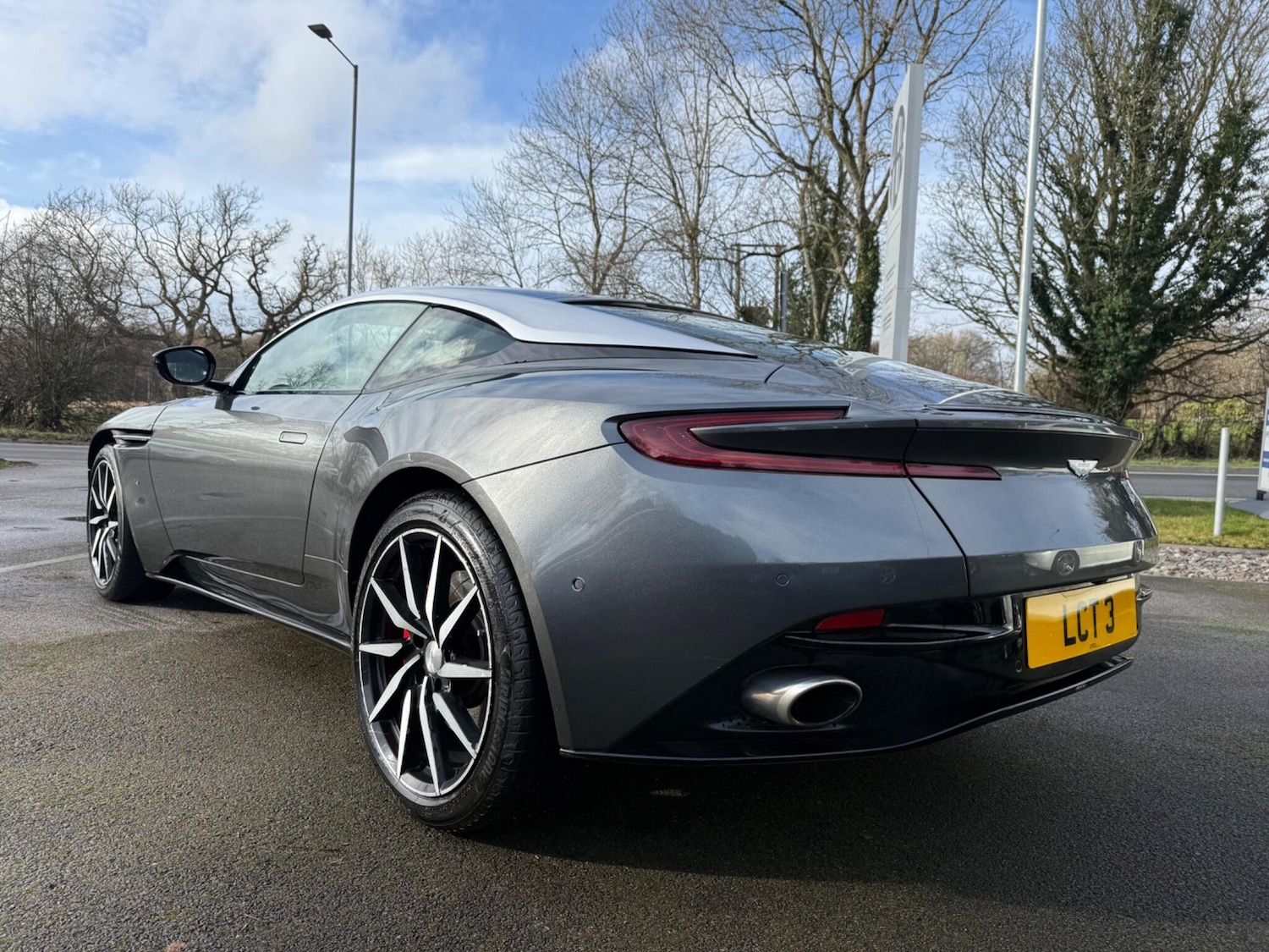Used Aston Martin DB11 2017 for sale - 77396015: Photo 11