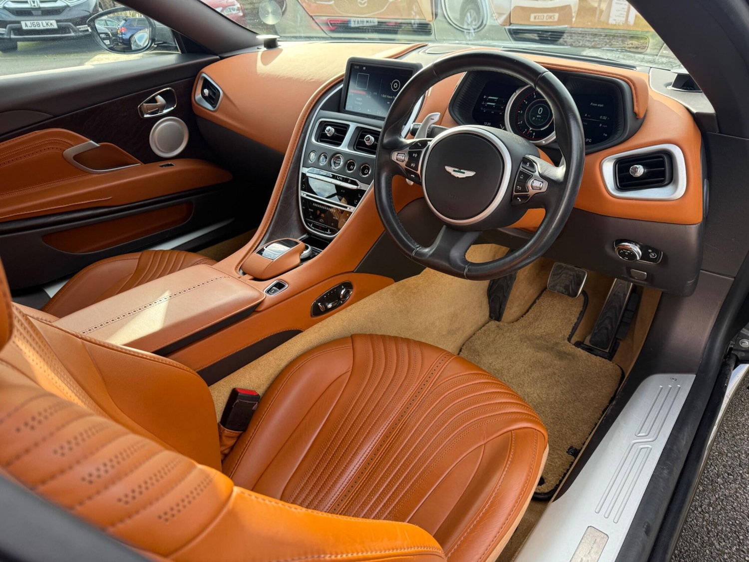 Used Aston Martin DB11 2017 for sale - 77396015: Photo 2