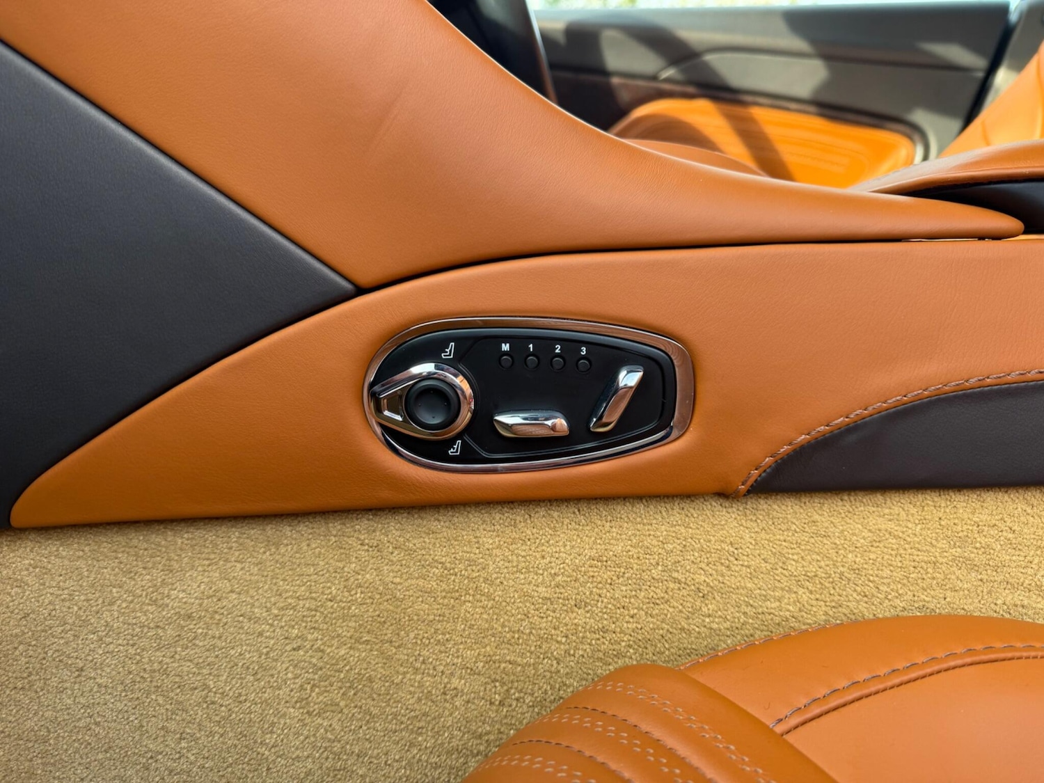 Used Aston Martin DB11 2017 for sale - 77396015: Photo 26