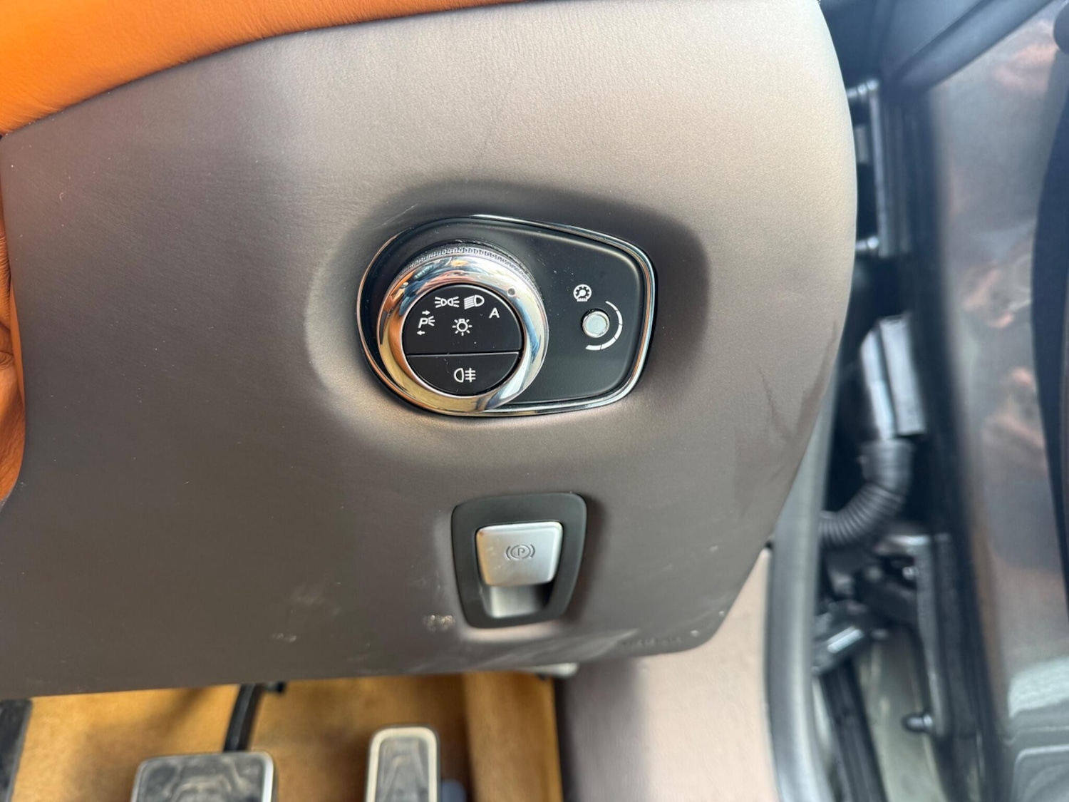 Used Aston Martin DB11 2017 for sale - 77396015: Photo 28