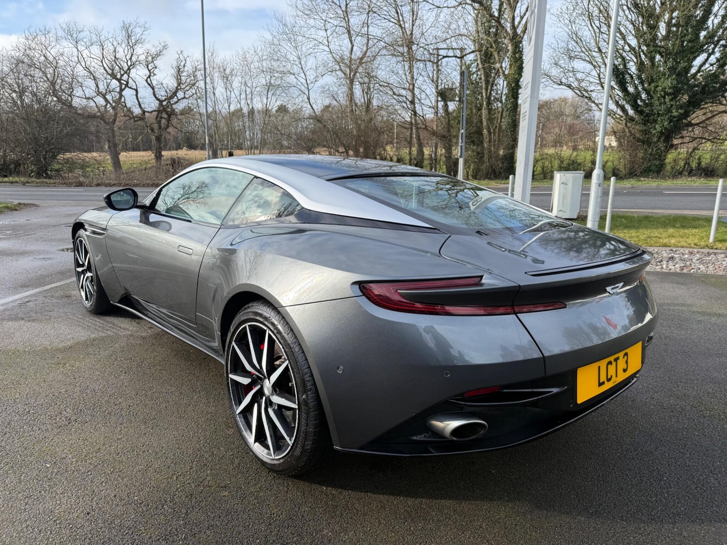 Used Aston Martin DB11 2017 for sale - 77396015: Photo 3