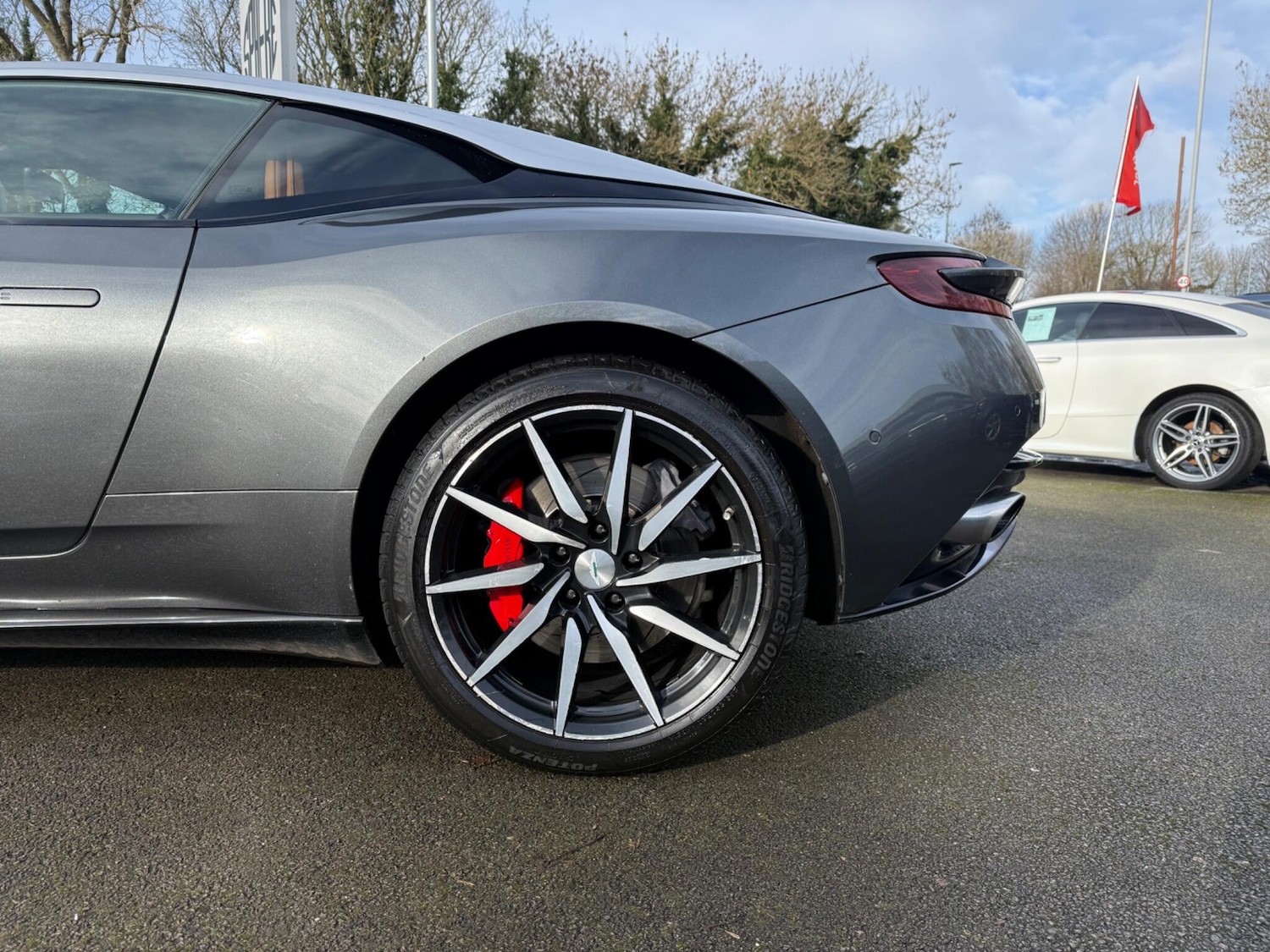 Used Aston Martin DB11 2017 for sale - 77396015: Photo 32