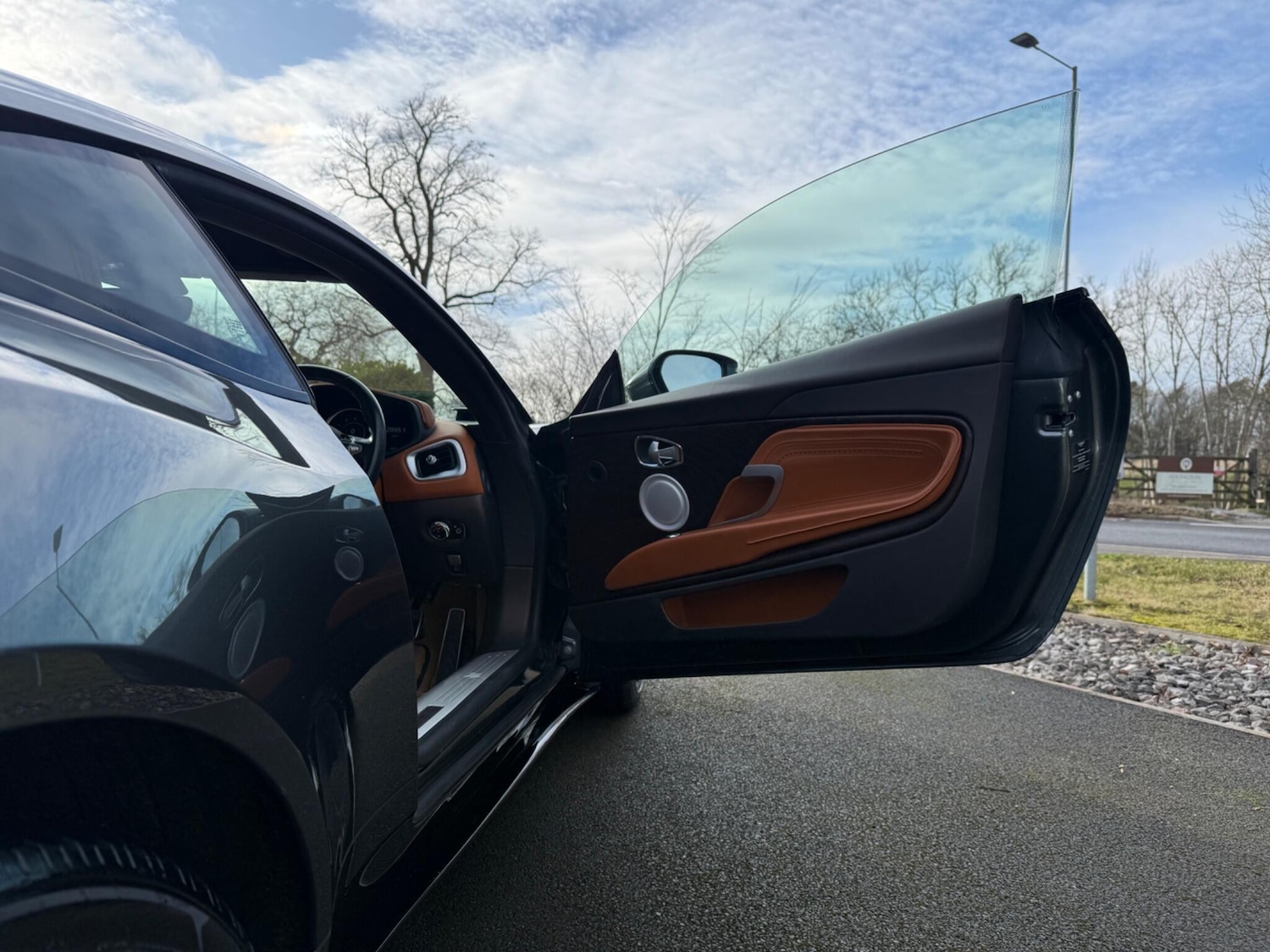 Used Aston Martin DB11 2017 for sale - 77396015: Photo 56