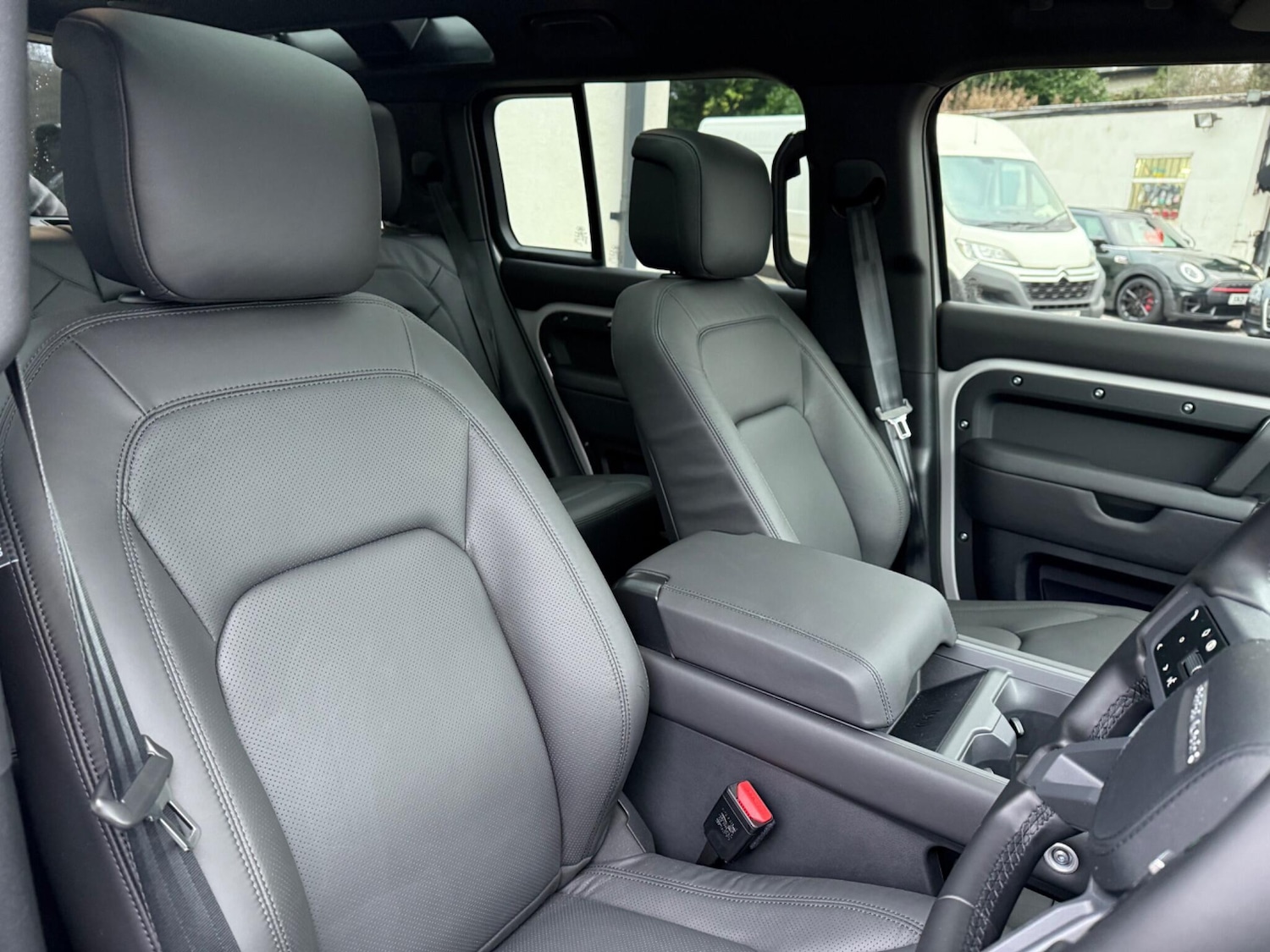 Used Land Rover Defender 2025 for sale - 77285960: Photo 28