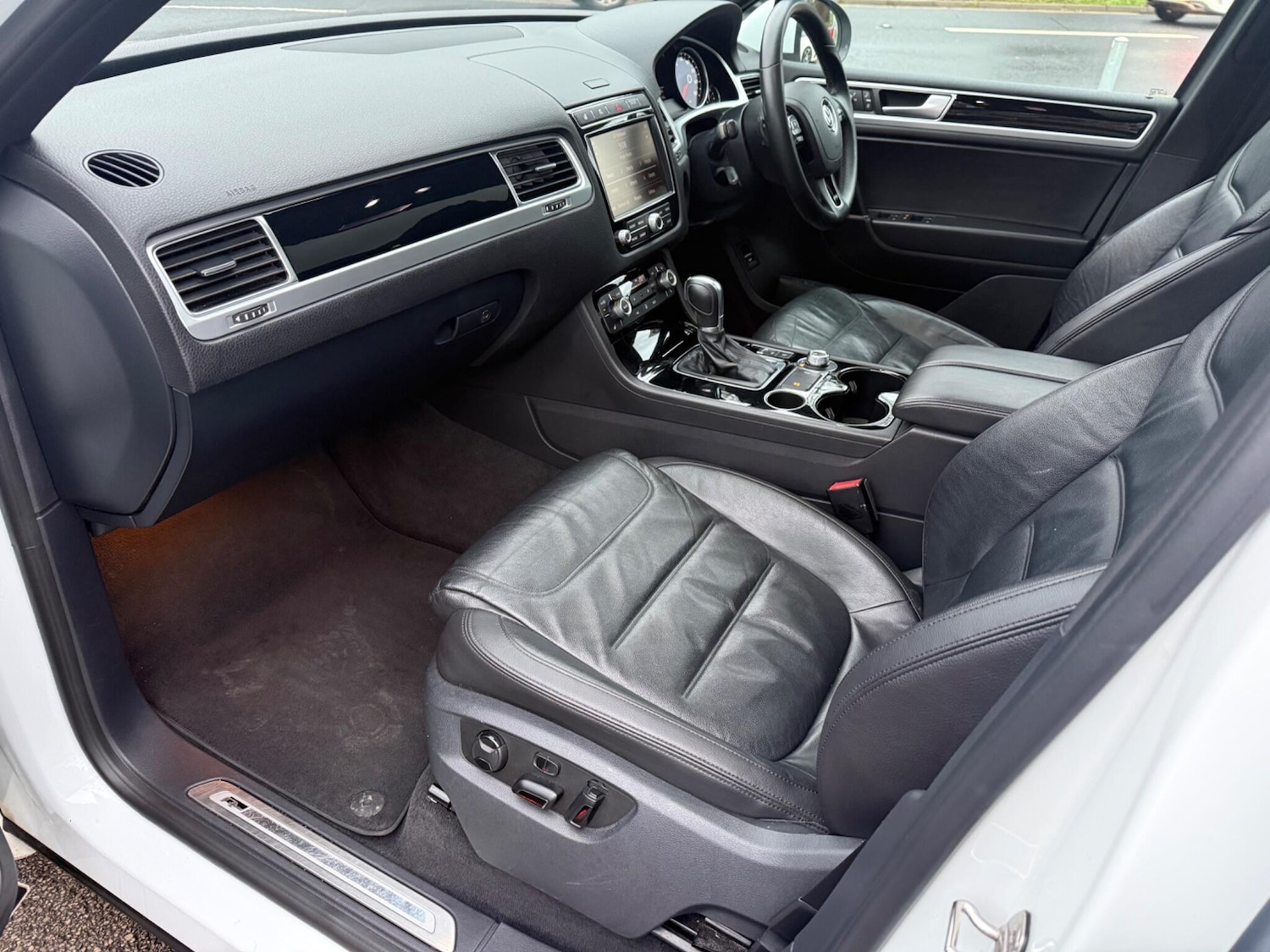 Used Volkswagen Touareg 2016 for sale - 77285949: Photo 37