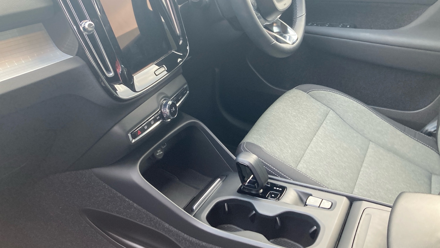 Used Volvo XC40 2023 for sale - 76983827: Photo 13