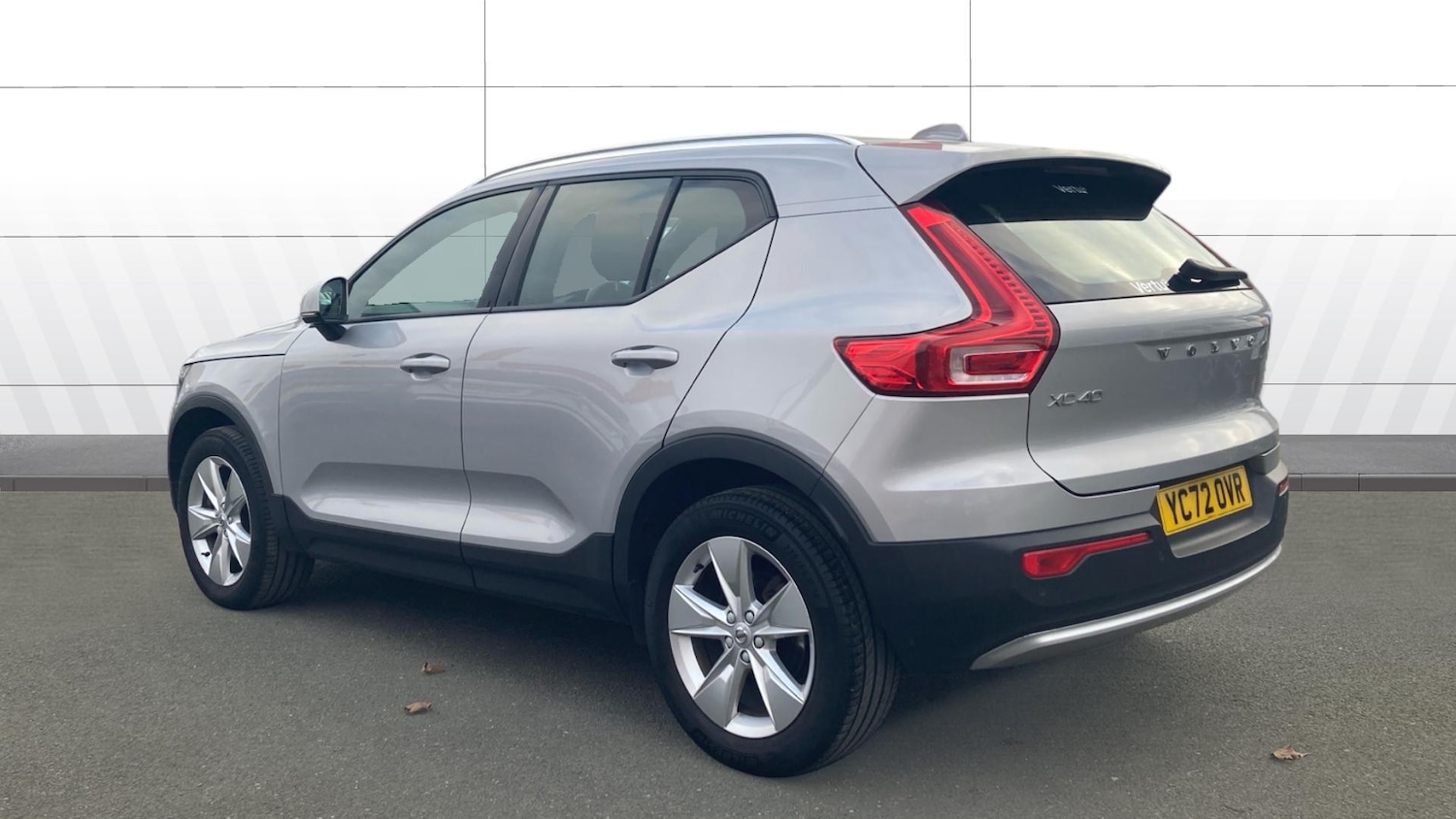 Used Volvo XC40 2023 for sale - 76983827: Photo 2