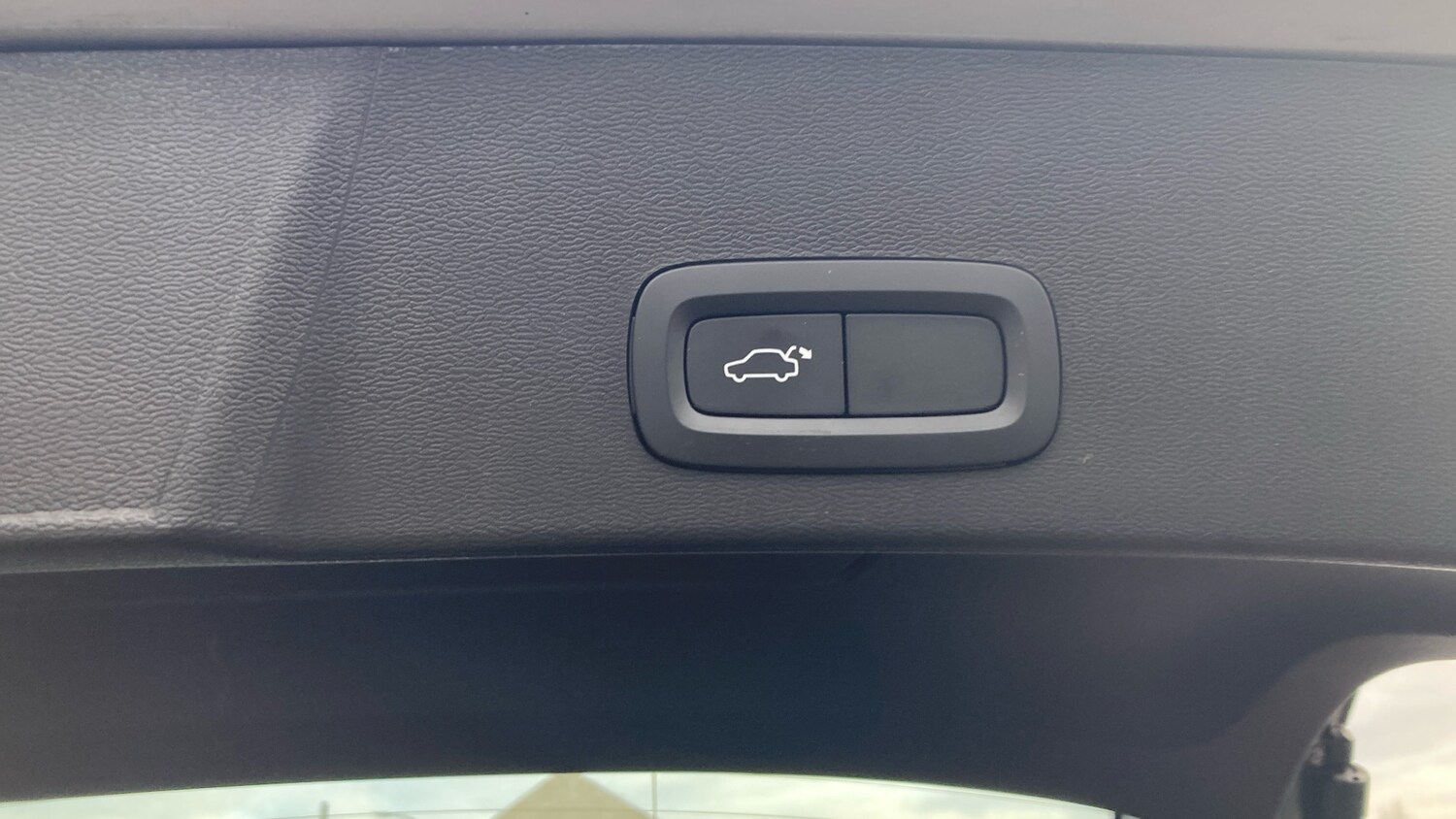 Used Volvo XC40 2023 for sale - 76983827: Photo 8