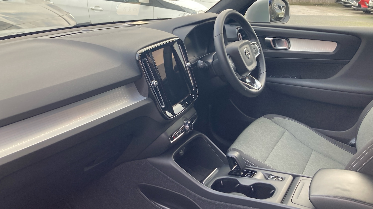 Used Volvo XC40 2023 for sale - 76983827: Photo 9