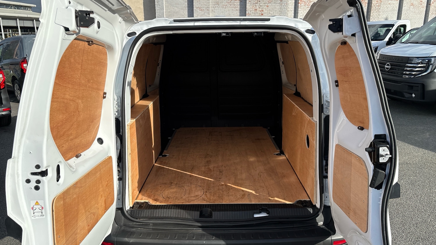 Used Renault Kangoo 2024 for sale - 76479485: Photo 4