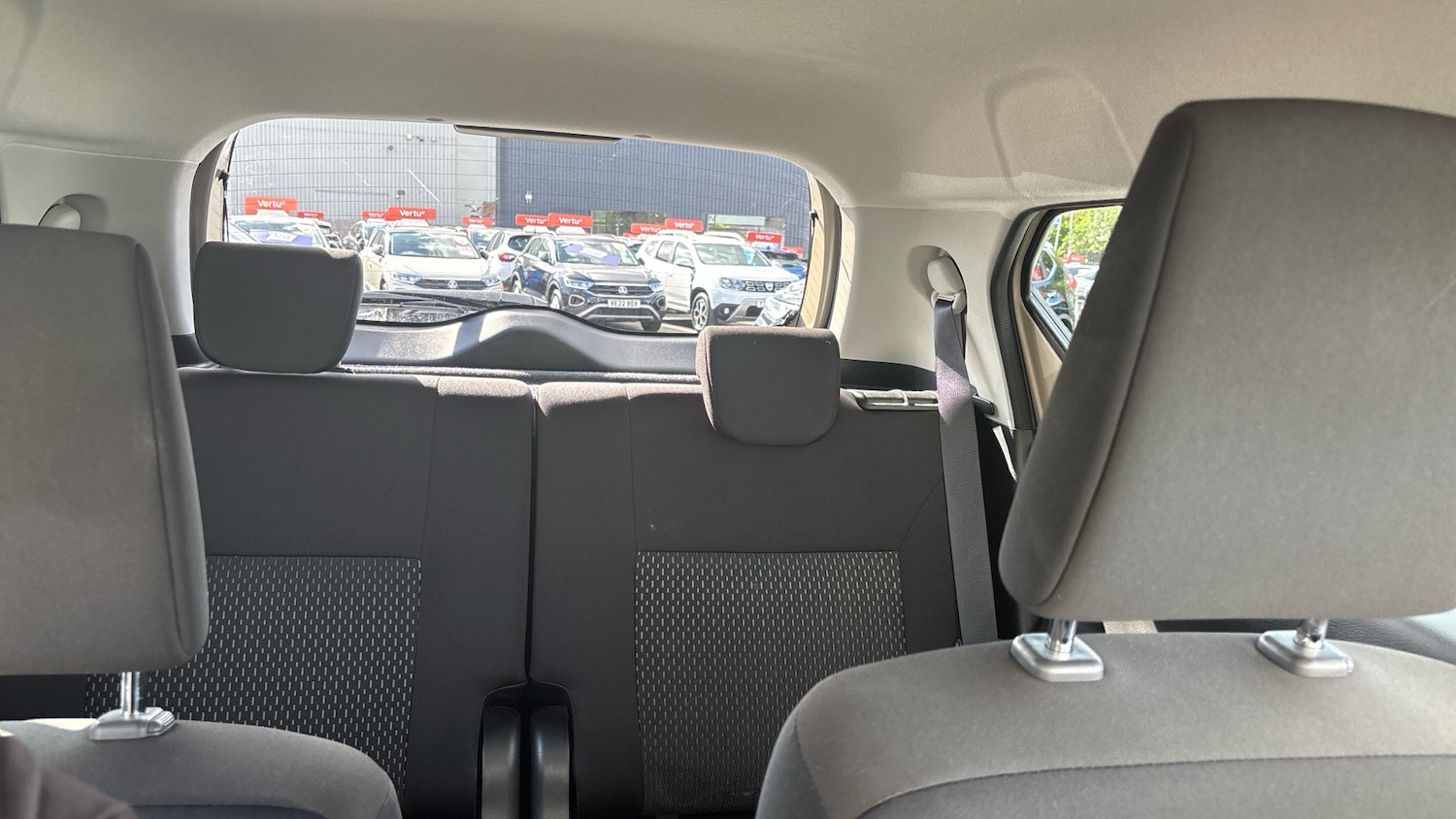 Used Suzuki Ignis 2021 for sale - 75982360: Photo 15