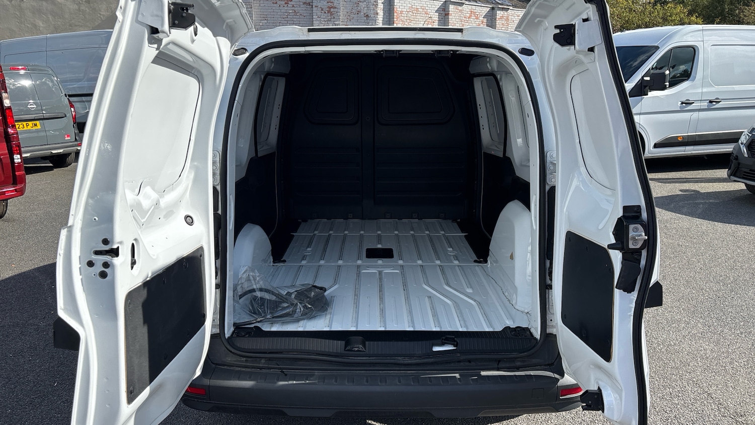 Used Renault Kangoo 2024 for sale - 76101998: Photo 4