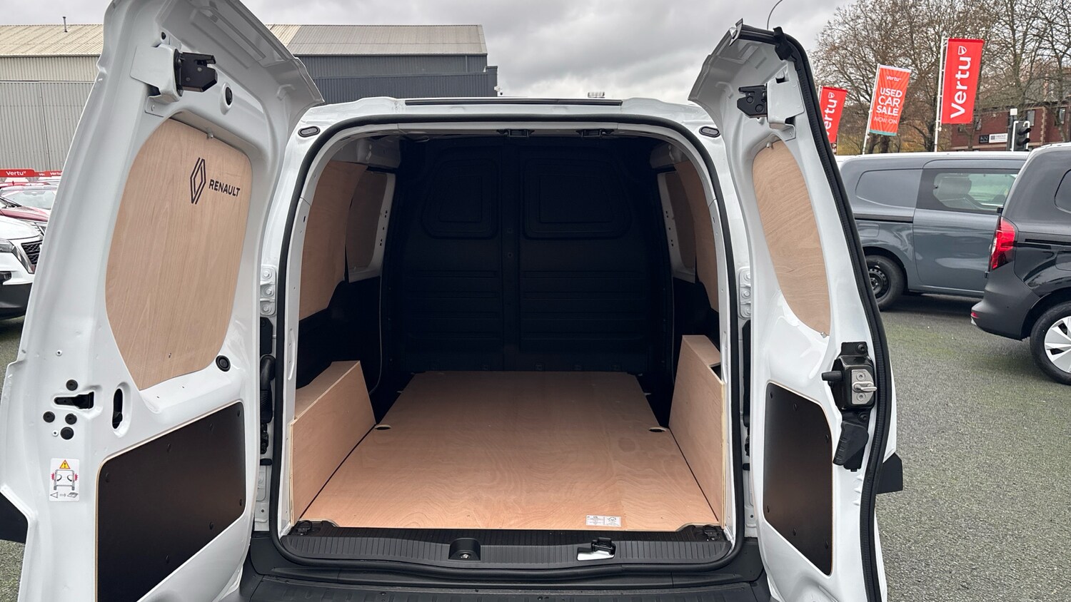 Used Renault Kangoo 2025 for sale - 76554895: Photo 4