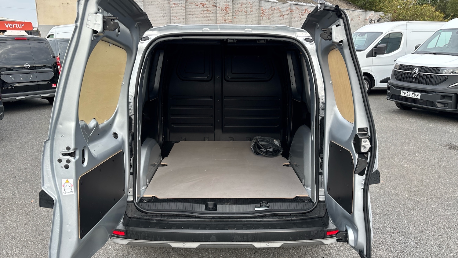 Used Renault Kangoo 2023 for sale - 76164408: Photo 4