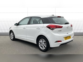 Used Hyundai i20 2017 for sale - 76290425: Photo 2